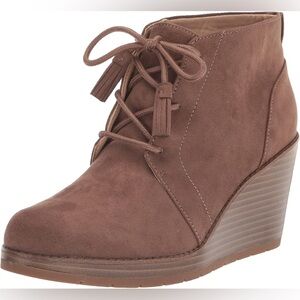 Dr Scholls Taupe Suede Dakota Wedge Lace Up Ankle Booties
